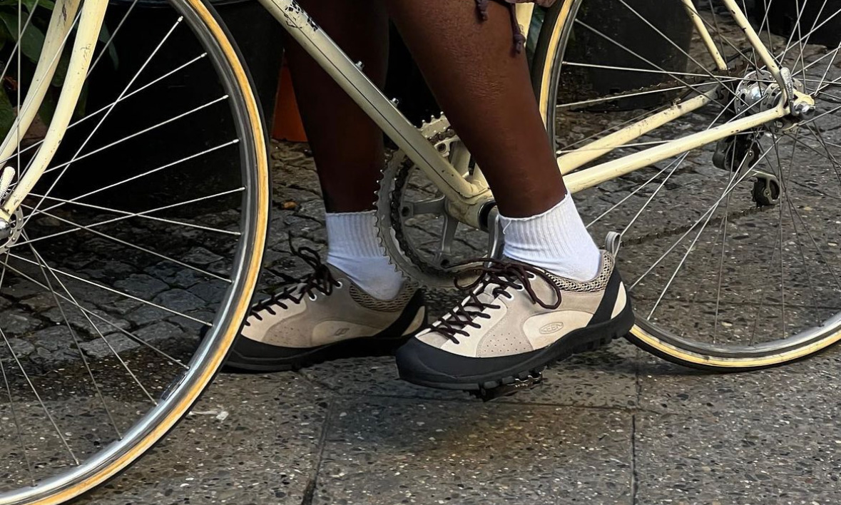 被吐槽「丑鞋」的 KEEN Jasper，又悄悄卖断货了？